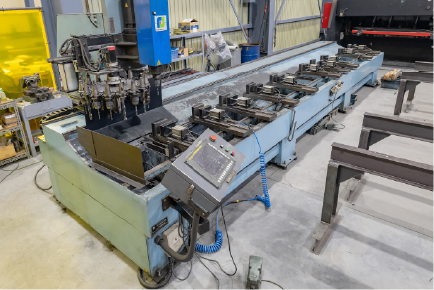 立型マシニングセンタ 長尺NC加工機